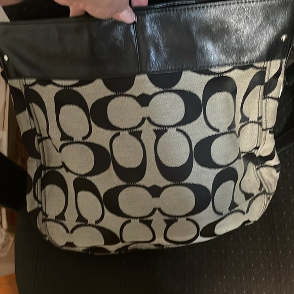 Coach - Picture 3 of 4